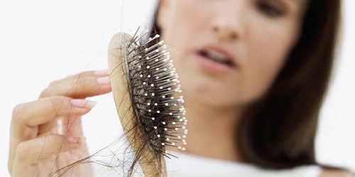 Rụng tóc là điều mà chị em luôn gặp áp lực giờ đây đã có tinh dầu hoa anh thảo giúp ngăn chặn quá trình này